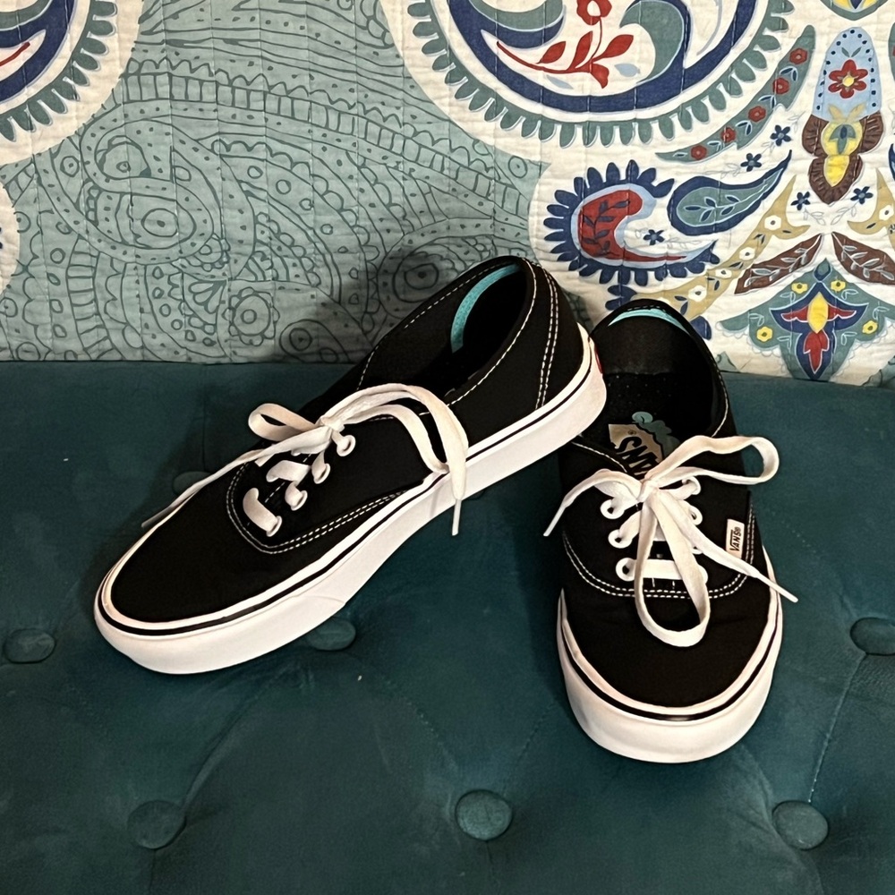 Vans Black ComfyCush Authentic Classic Skate Shoes in size 7 Women /5.5 Men.
